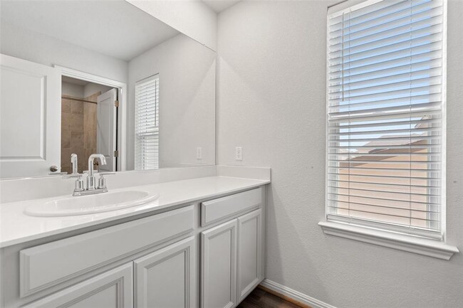 Building Photo - Big Sky Ranch 3-Bedroom/2.5 Bath - Drippin...