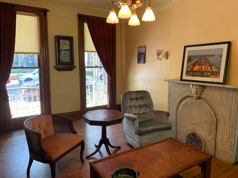 Building Photo - 305 N 37th St