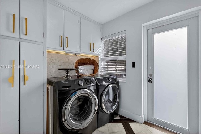 Building Photo - 800 NE 97th St