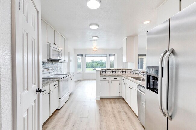 Building Photo - 451 Co Rd 276