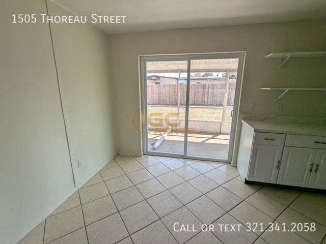 Building Photo - 1505 Thoreau St