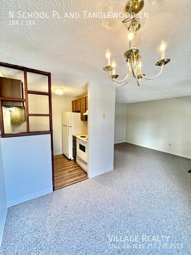 Building Photo - Few steps! Available NOW! Roomy 1-Bed with...