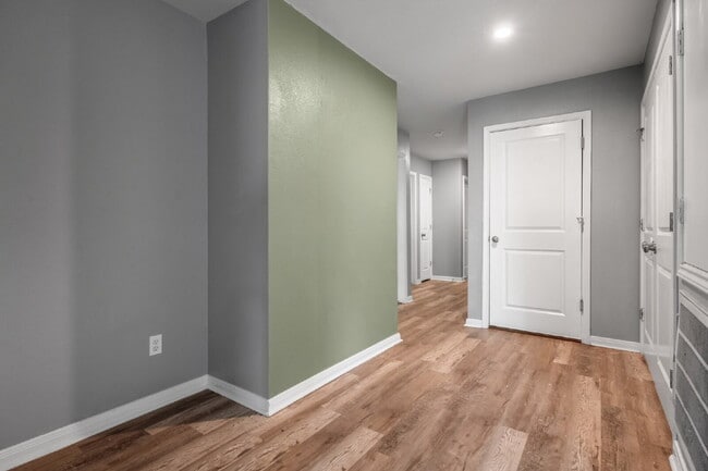 Building Photo - Your next home is waiting!