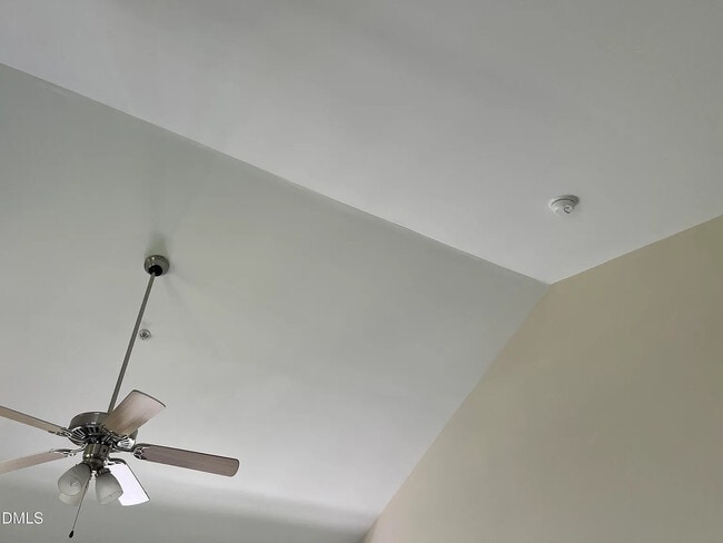 Building Photo - Room in Condo on Claret Ln