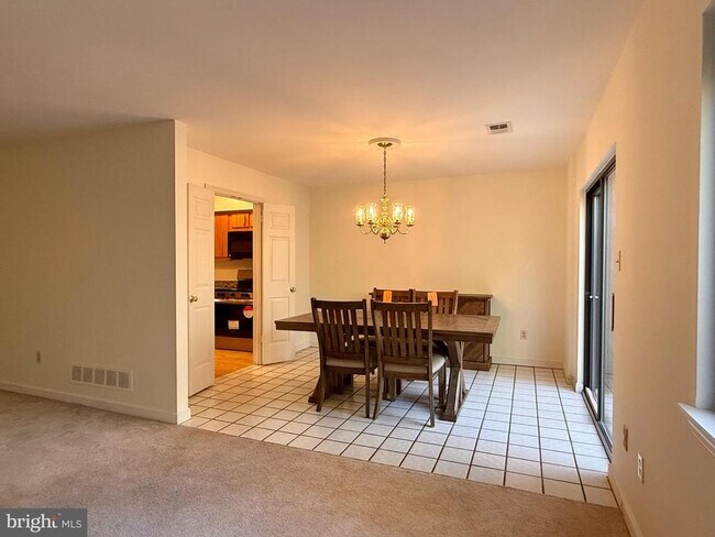 Building Photo - 71 Oak Knoll Dr