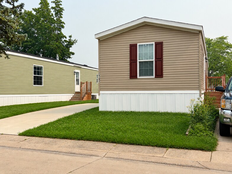 Building Photo - 16142 Normandy St