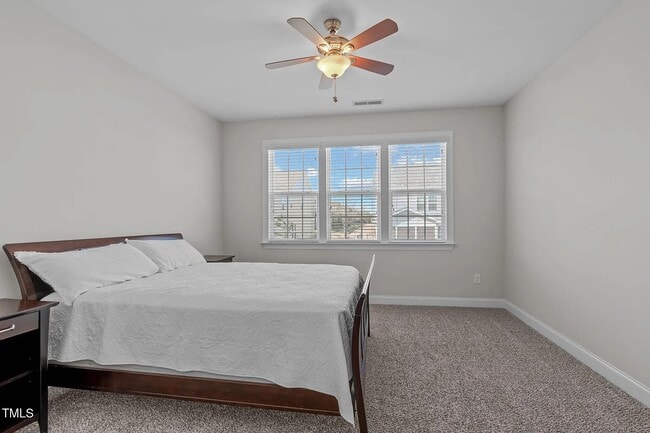 Building Photo - 633 Democracy St