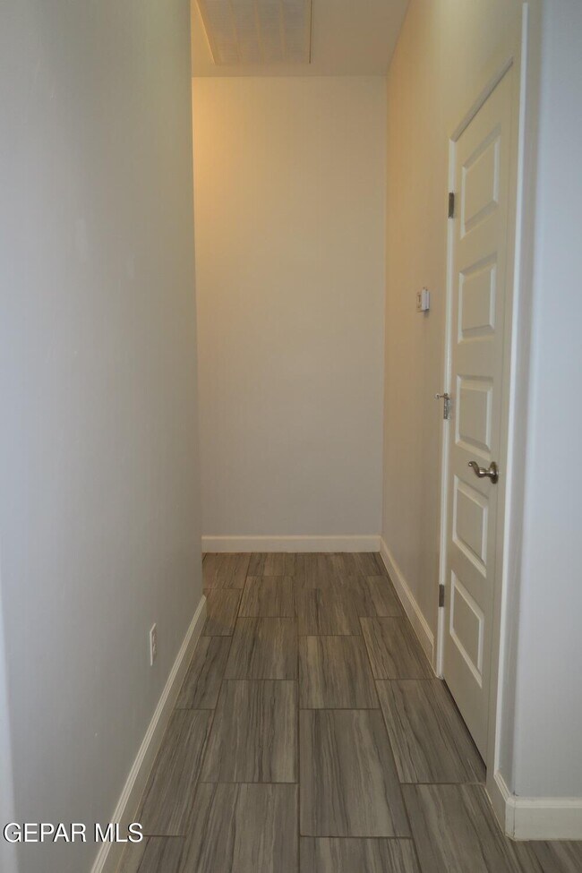 Building Photo - 13153 Cozy Cove Ave