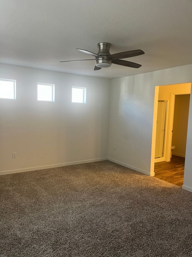 Building Photo - 3-Bed Townhome with Attached Garage & Comm...