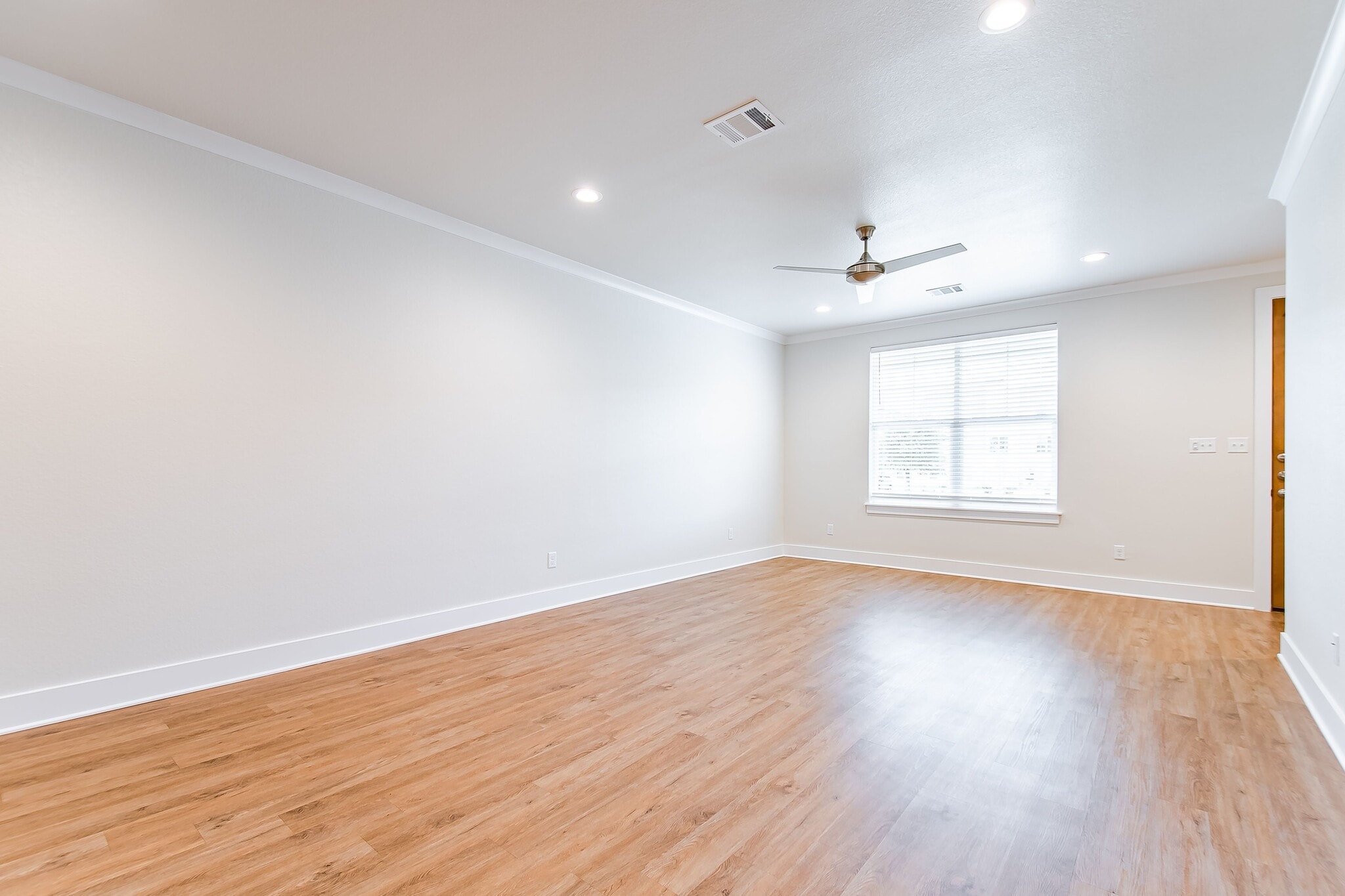 Building Photo - 511 Dominik Dr