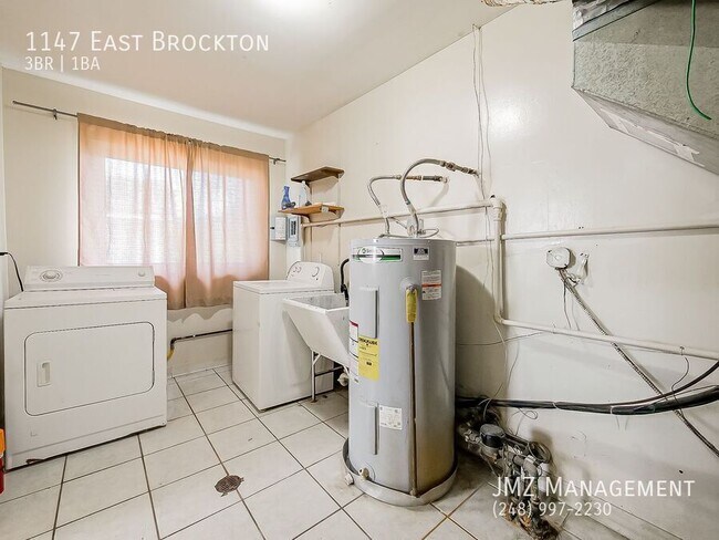 Building Photo - 1147 East Brockton-