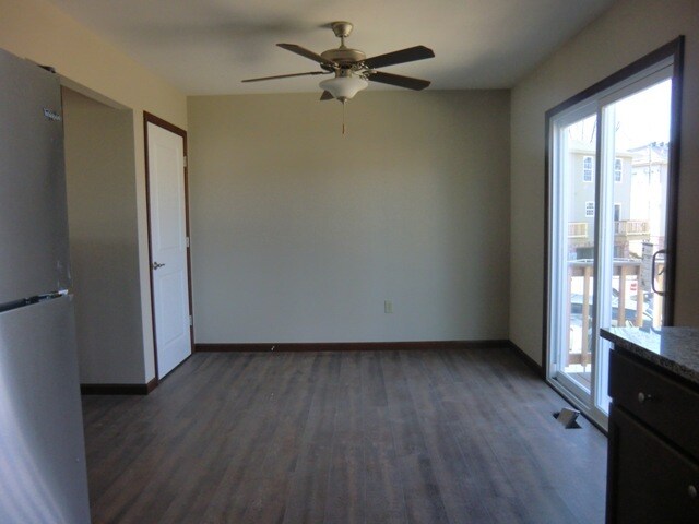Building Photo - 1445 Village Circle Dr