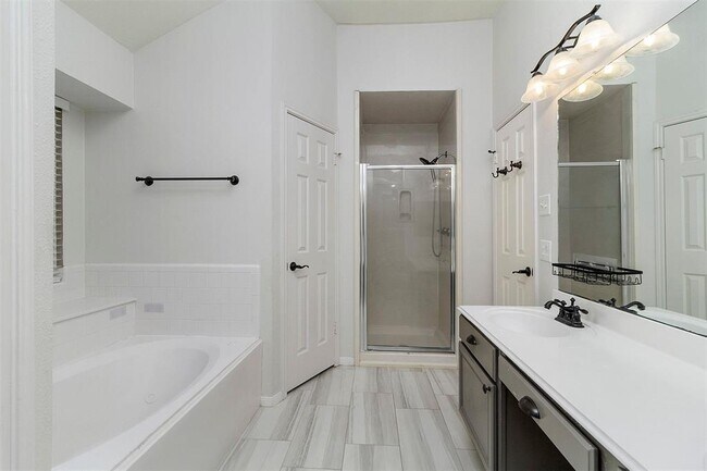 Building Photo - 2918 Abbey Field Dr