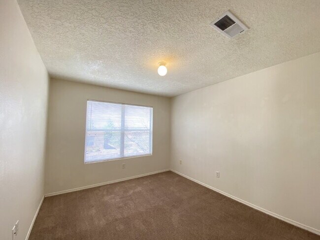 Building Photo - 2 STORY SW STYLE HOME W/LOFT