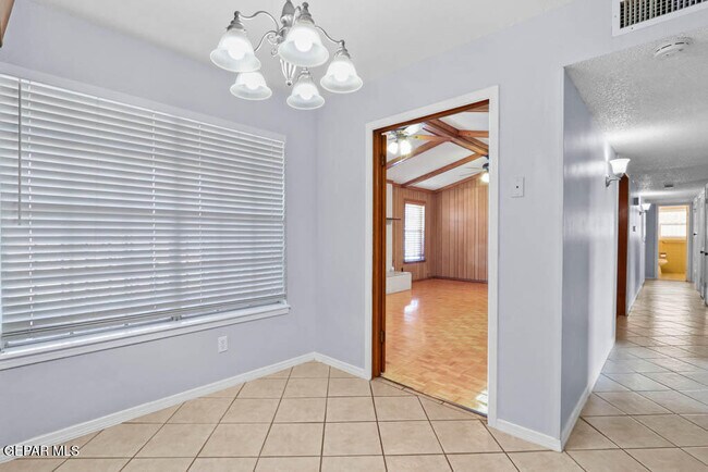 Building Photo - 10529 Texwood Ave
