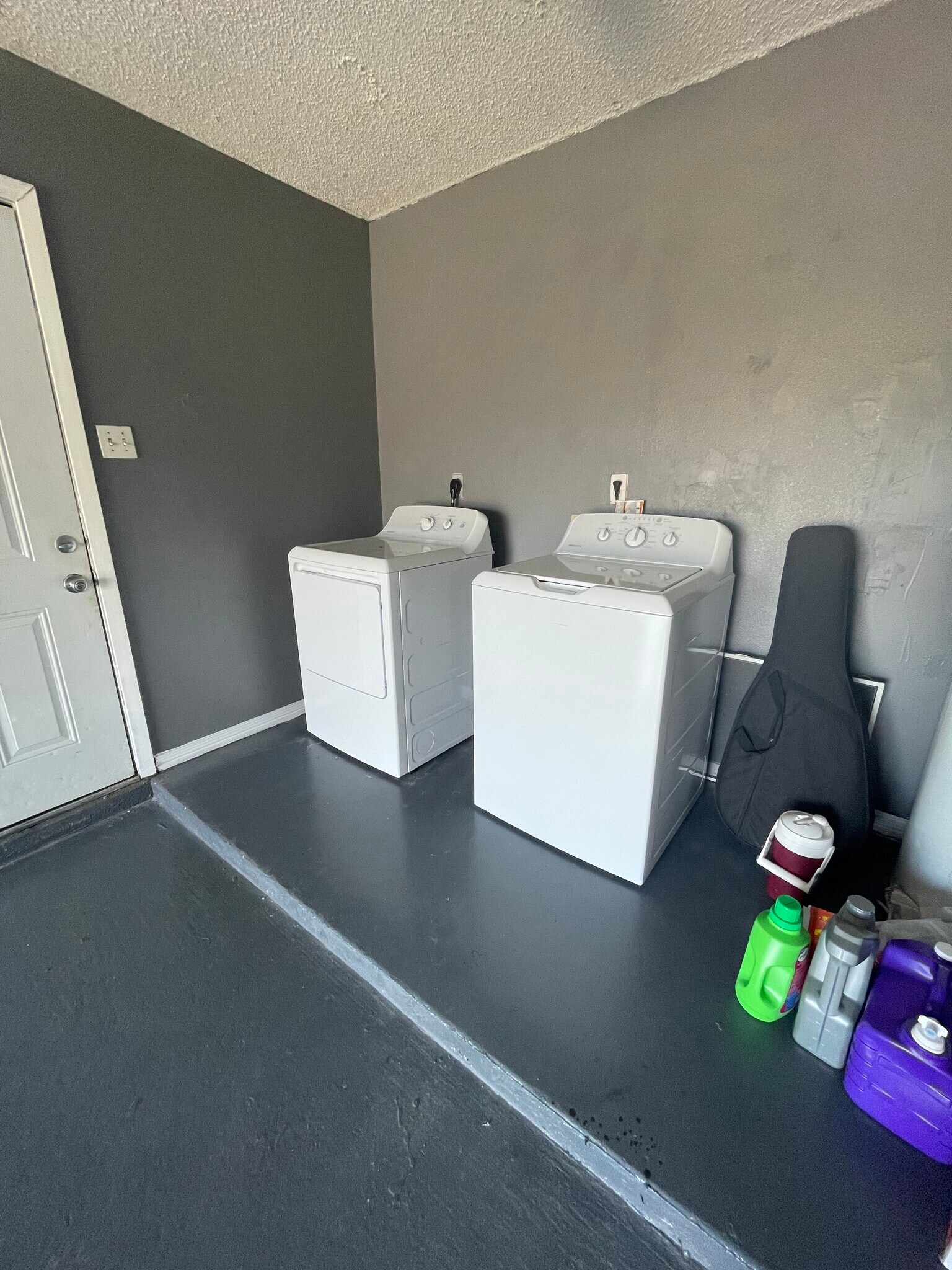 Building Photo - 2417 Highland Meadows Dr