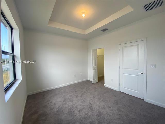 Building Photo - 575 NE 208th Terrace