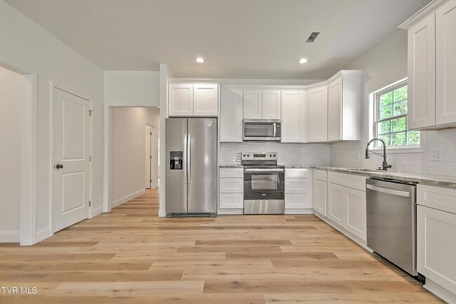 Building Photo - 703 Swadley Rd