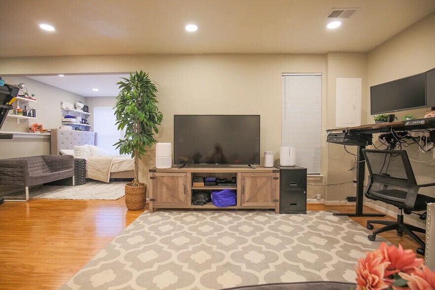 Building Photo - 14331 Stonewater Ct