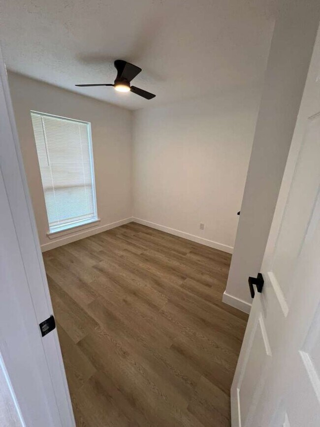 Building Photo - BEAUTIFUL HOME IN HOUSTON. MOVE IN READY!.