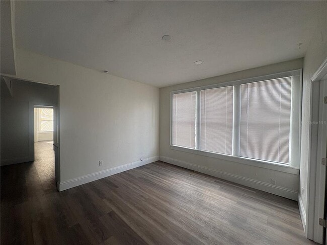 Building Photo - 729 E Palmetto St