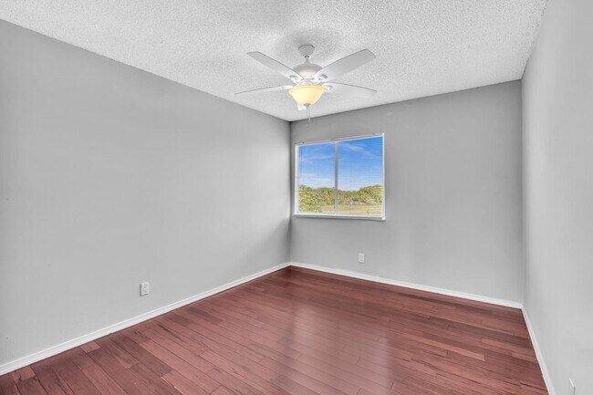 Building Photo - 22492 Middletown Dr