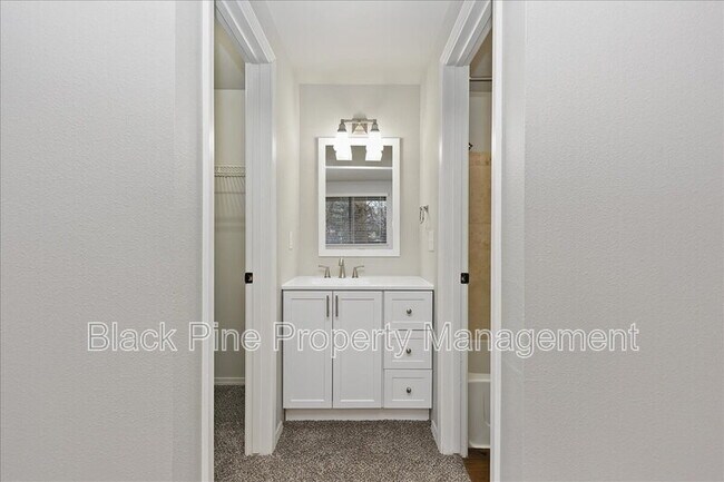 Building Photo - 3675 S Gekeler Ln