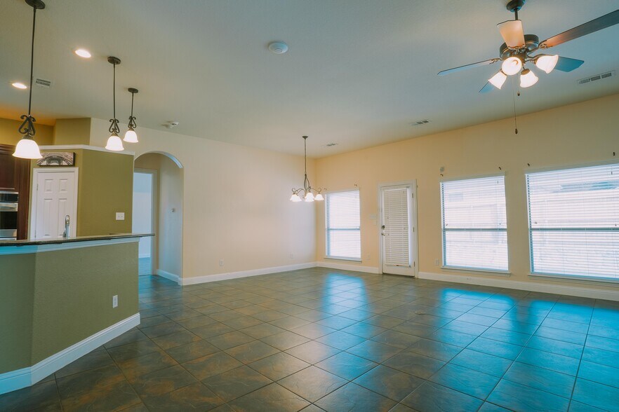 Building Photo - 3240 Paseo