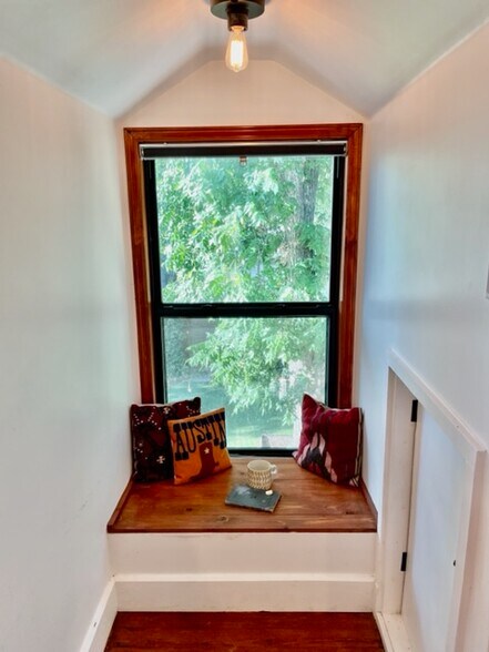 Building Photo - 3006 Govalle Ave