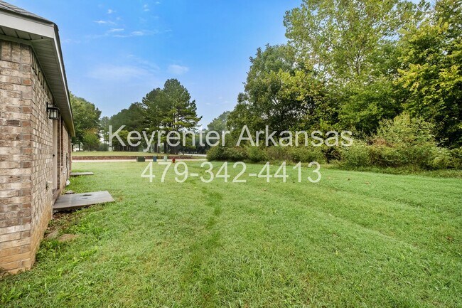 Building Photo - 445 Oakwoods Dr