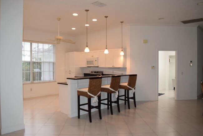 Building Photo - Fully furnished 3 bedroom 3 Bath POOL home in Sandpiper Bay