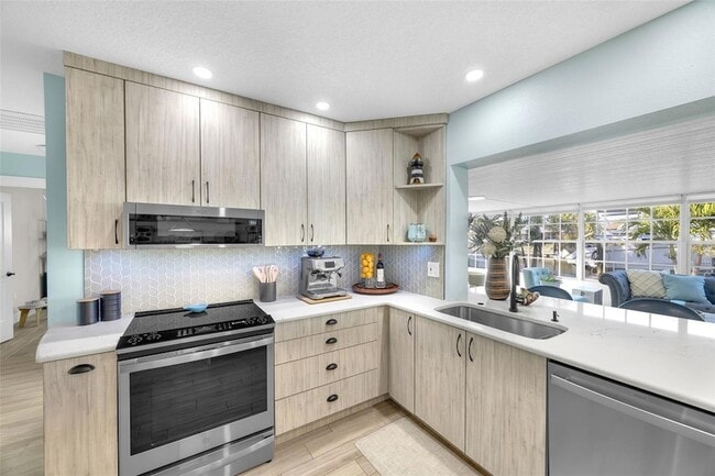 Building Photo - 1015 Spindle Palm Way