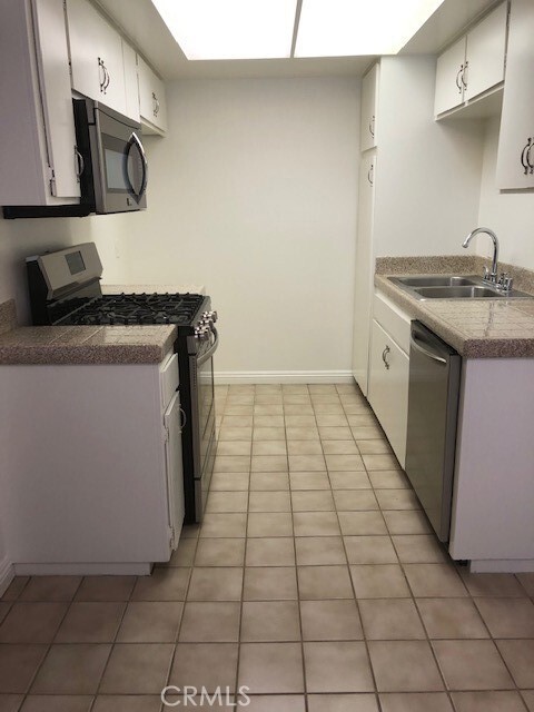 Building Photo - 207 W Marquita