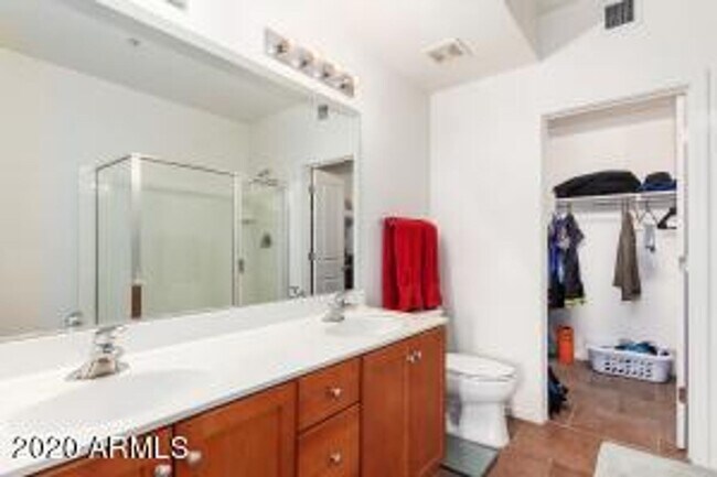 Building Photo - Apply Here www.realty480pm.appfolio.com/listings