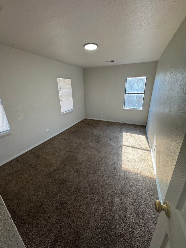 Building Photo - Cozy Three Bedroom House for Rent!