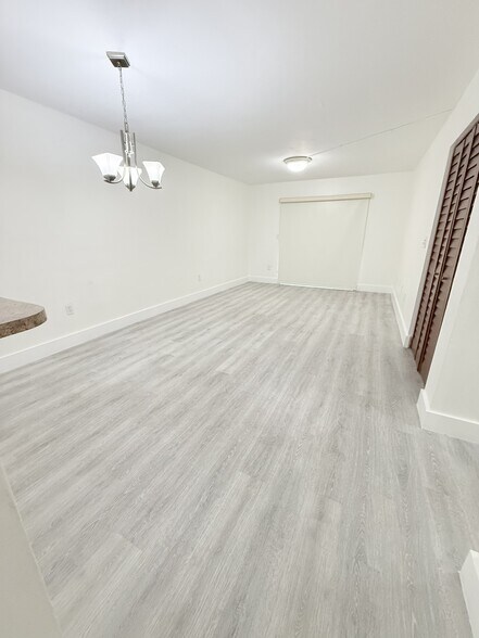Building Photo - 145 SW 30th Ct