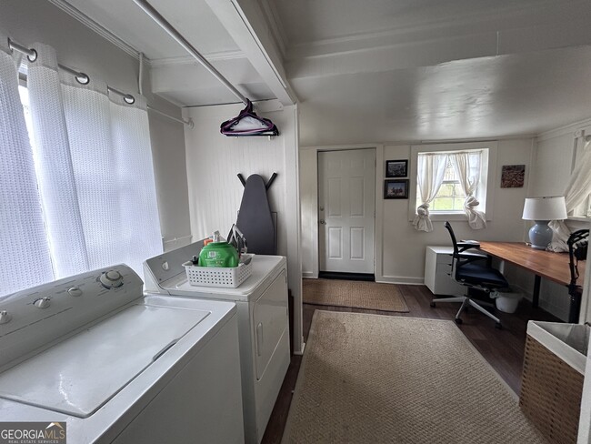 Building Photo - 601 Heard