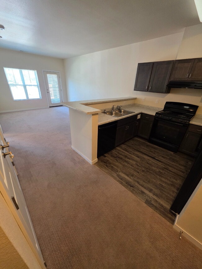 Building Photo - *HANDICAP ACCESSIBLE UNIT*
1 Bedroom | 1 B...