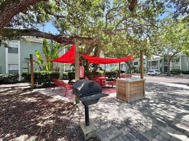 Building Photo - 5440 S MacDill Ave