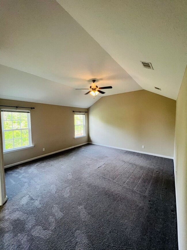 Building Photo - AVAILABLE NOW!