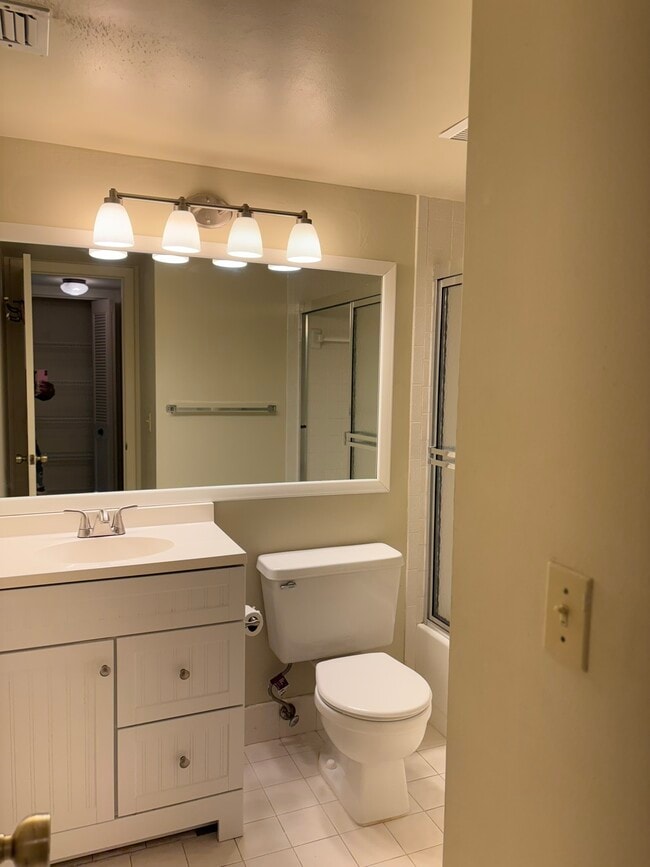 Building Photo - 503 Shady Pine Way