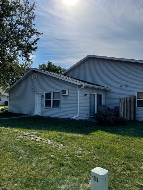 Building Photo - 3413 Oak Knoll Dr