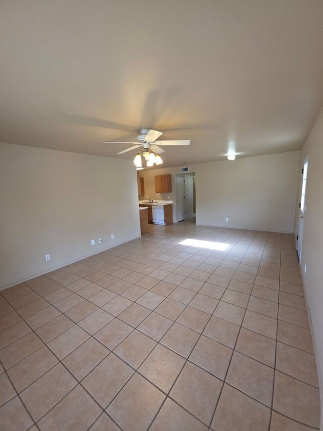 Building Photo - 1002 N Greenwich Ave