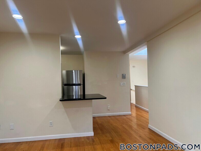 Building Photo - 57 Dudley St