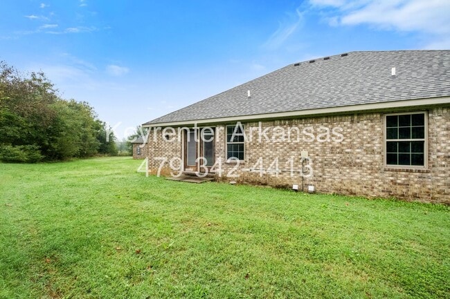 Building Photo - 445 Oakwoods Dr