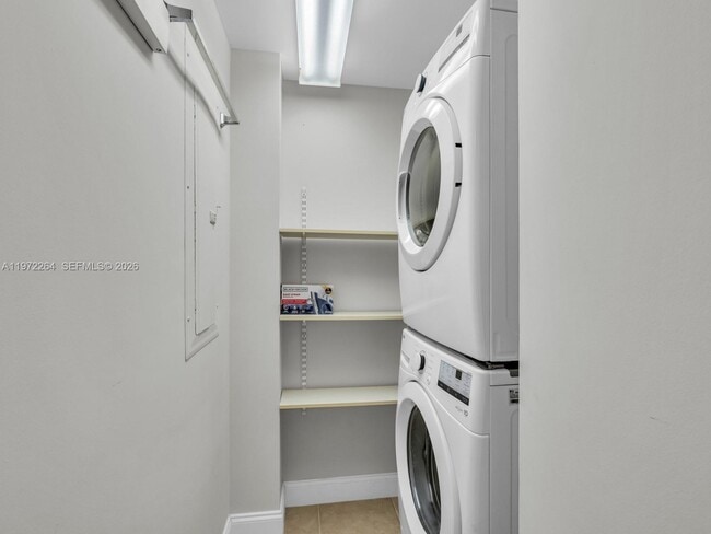 Building Photo - 2051 SE 3rd St