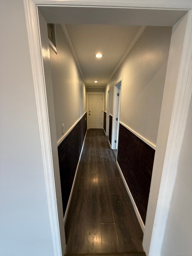 Building Photo - 359 W Main St