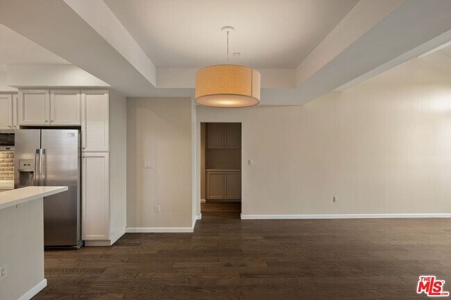 Building Photo - 1625 Granville Ave