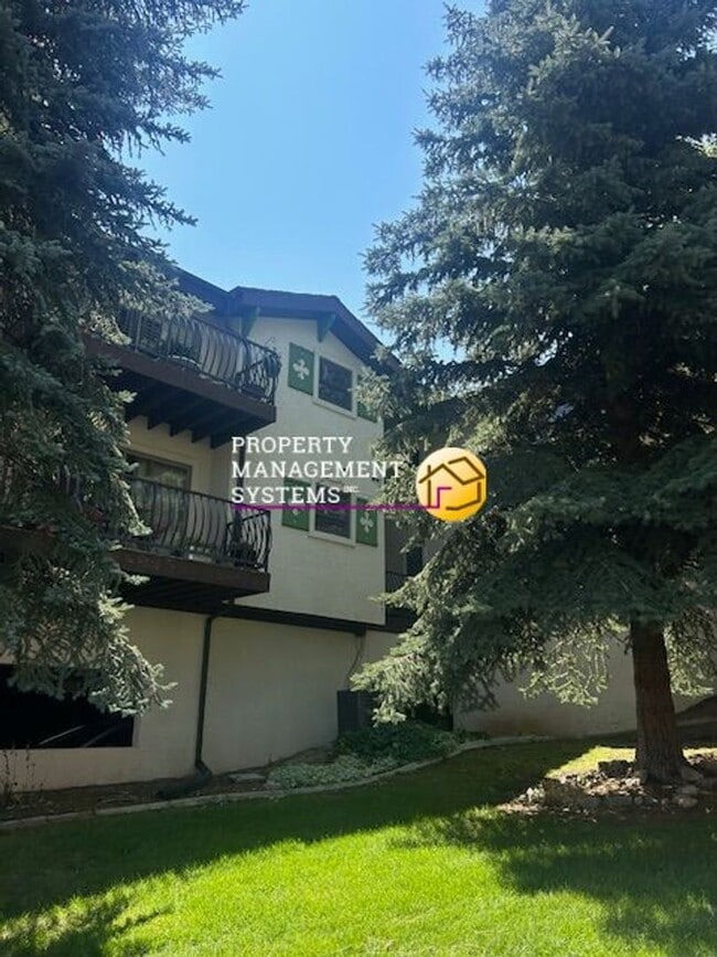 Building Photo - 3 Bedroom Condo Near Park City