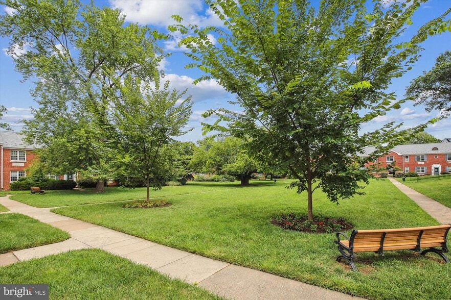 Building Photo - 16 Auburn Ct